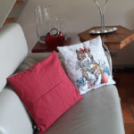 Housse de coussin déhoussable, toile de coton rouge et carré jacquard "Mimi le chat" Couture Cécile Créations